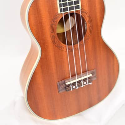 Lohanu LU-T Tenor Ukulele w/ Bag image 3