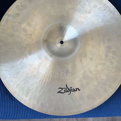 Zildjian 18" A Classic Orchestral Selection Medium Heavy Cymbal Pair image 8