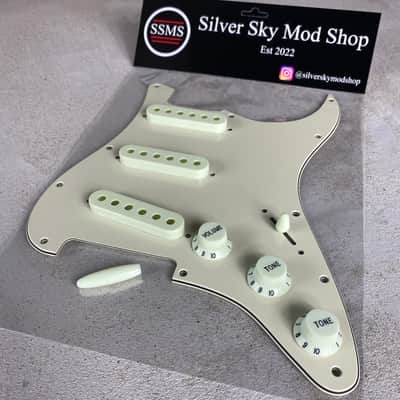 FENDER PLAYER SERIES STRATOCASTER REPLACEMENT PICKGUARD & PARTS KIT VINTAGE MINT GREEN STRAT image 2