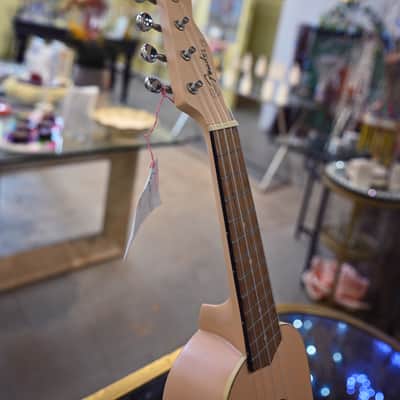Fender Venice Soprano Ukulele 2017 - Present - Shell Pink image 6