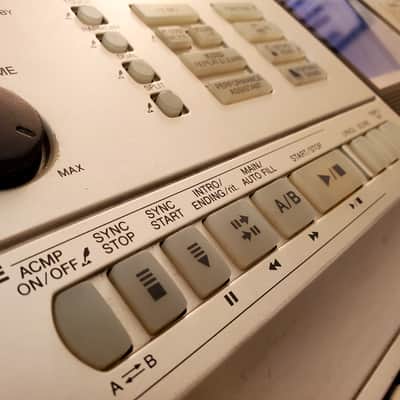 MUST SEE!!! YAMAHA DGX 305 SEMI-WEIGHTED 76-KEY DIGITAL PIANO IN AMAZING CONDITION! image 12