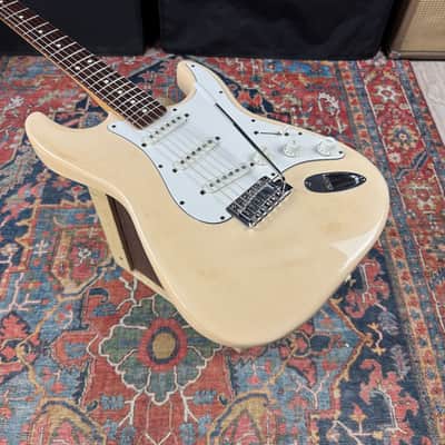 1988 FenderStratocaster Model ST43 Vintage White image 8