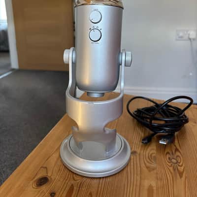 Blue Yeti Multipattern USB Microphone 2010s - Silver image 2