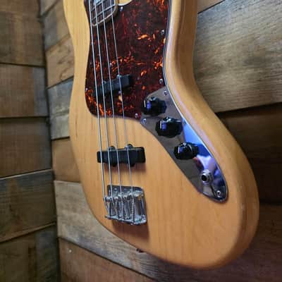 2006 American Vintage Reissue '75 J-Bass Natural w/case image 3