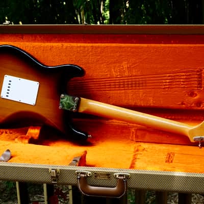 Fender American Vintage Series AVRI '62 Stratocaster 1999 3-Color Sunburst Free Shipping 48 CONUS image 3