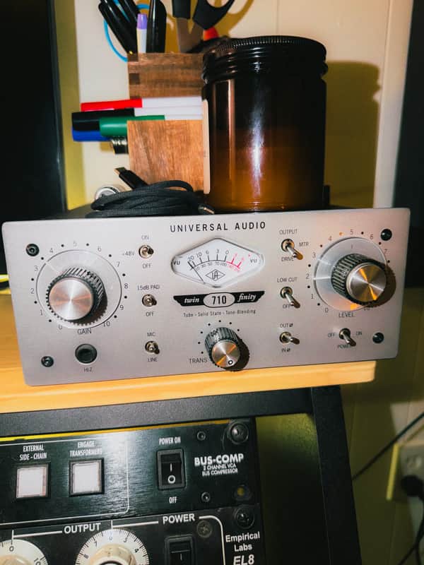 Universal Audio 710 Twin-Finity Microphone Preamp