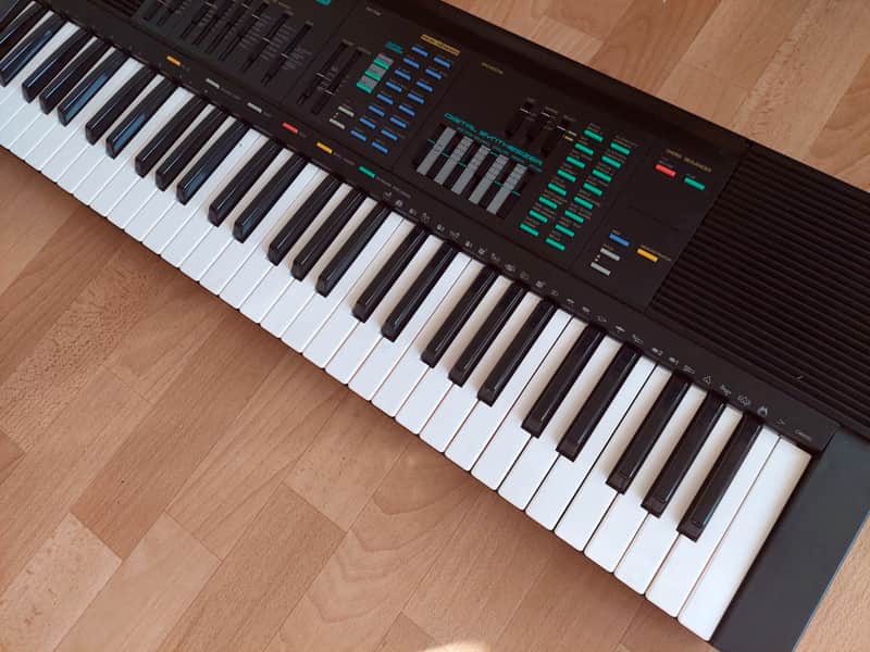Yamaha PSR-36 wonderful synth with great rhythm, bass and chord accompaniment settings image 1