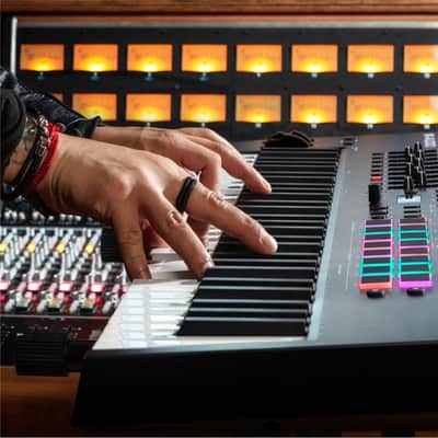 M-Audio Oxygen Pro 61 61-Key USB Powered MIDI Controller with Smart Controls and Auto-Mapping image 13