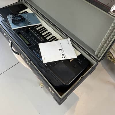 Roland E70 + Roland Super Card MSL-15 + Original Hardcase image 12