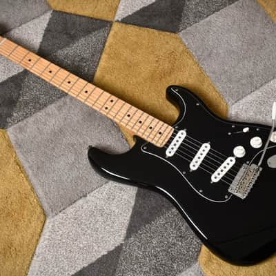 Fender Limited Edition Player Stratocaster MN / Black (Pre-owned, 2021) image 2