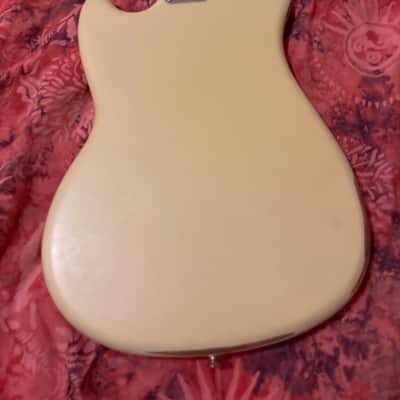 Fender Player II Mustang Bass PJ 2024 - Present - Hialeah Yellow image 6