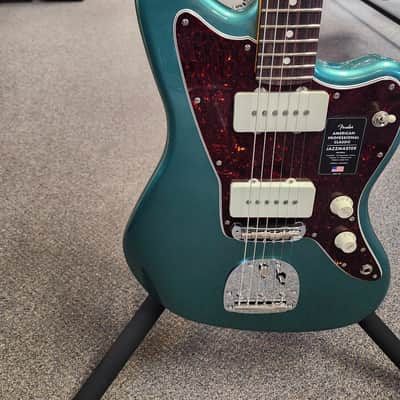 New 2025 Fender American Professional Classic Jazzmaster - Faded Sherwood Green Metallic w/ Fender Deluxe Gigbag image 4