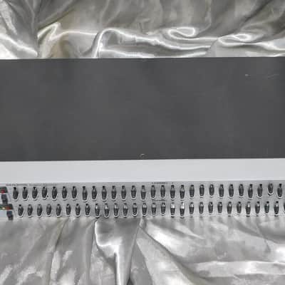 Phonic GEQ3100 graphic equalizer image 2