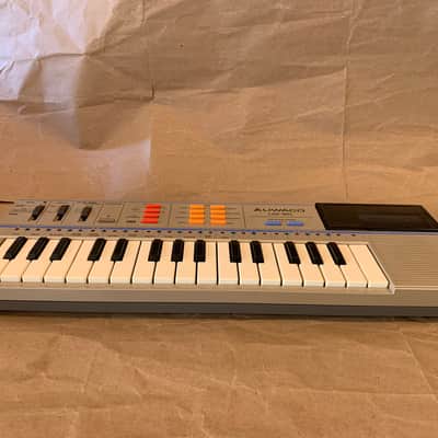 Liwaco LW-80 1980s - Grey 32key Keyboard Synthesizer Japan Casio PT-82 clone EC in box image 3