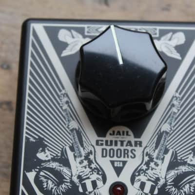 MXR Jail Guitar Doors Overdrive Limited Edition Black / White image 3