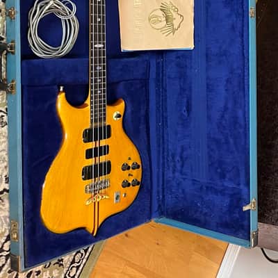 1978 Alembic Series 1 Long Scale Bass signed by Stanley Clarke, w/ original build sheet -folder-case image 2