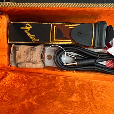 Fender Eric Clapton Artist Series Stratocaster with Vintage Noiseless Pickups 2001 - Present Torino Red image 9