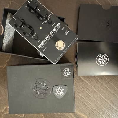 Darkglass Electronics Harmonic Booster Clean Bass Preamp 2019 - Present - Black image 2