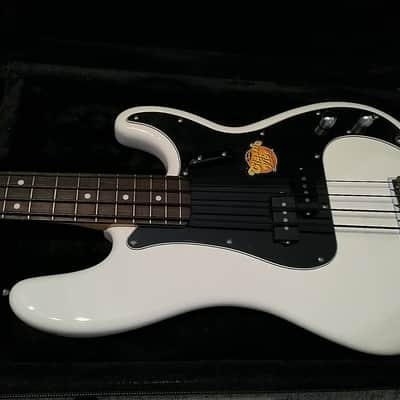 Squier Classic Vibe '60s Precision Bass FSR 2010 limited edition New old stock image 2