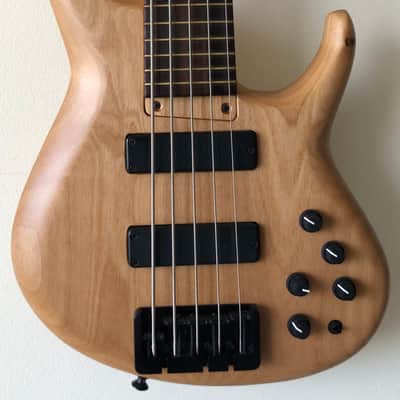 MTD USA 530-24  5-string short scale bass image 2