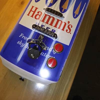 Hamm's beer can guitar image 1