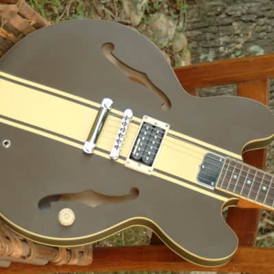 Epiphone ES-333, Tom Delonge/Blink 182 Semi-Hollow, W/USA Dirty Fingers, CASE, MINT! image 6