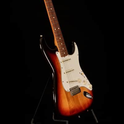 Squier JV Series '62 Vintage Stratocaster 1982 - 3-Color Sunburst image 3
