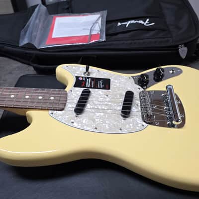 Fender American Mustang BRAND NEW 75th ANNIVERSARY Performer Vintage White 60s Kurt Cobain vibes USA Electric Guitar image 5