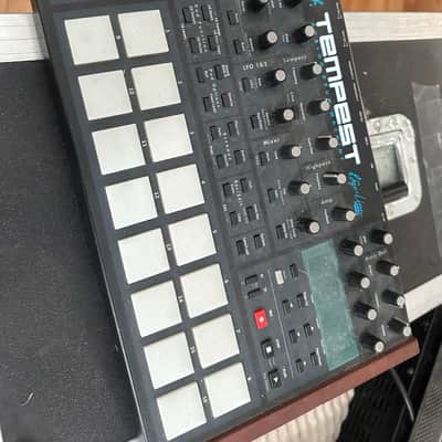 Dave Smith Instruments Tempest 6-Voice Drum Machine 2011 - 2018 - Black with Wood Sides
