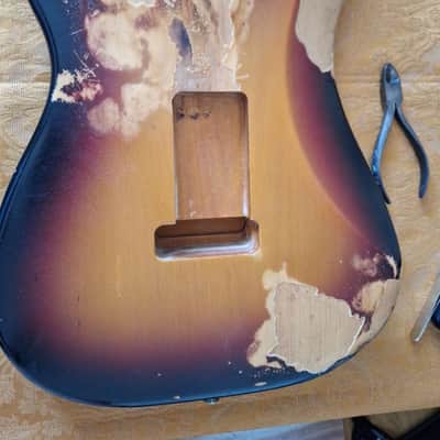 Fender Eric Johnson Stratocaster with Maple Fretboard 2005 - Present - 2-Color Sunburst image 7
