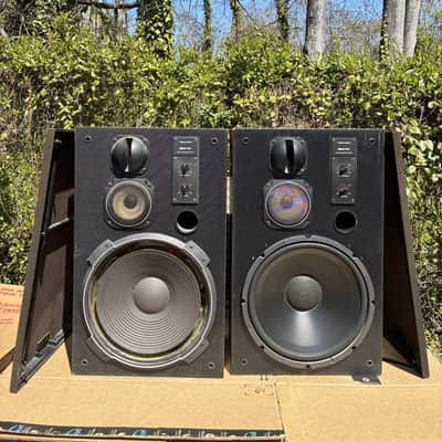 Realistic Mach Two (40-4032) 3-Way Stereo Speaker System Pair image 1
