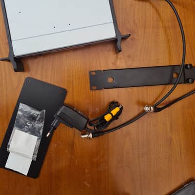 Sennheiser Sennheiser EM 100 G3 True Diversity Receiver – 516–558 MHz – Rack Mount Included imagen 7