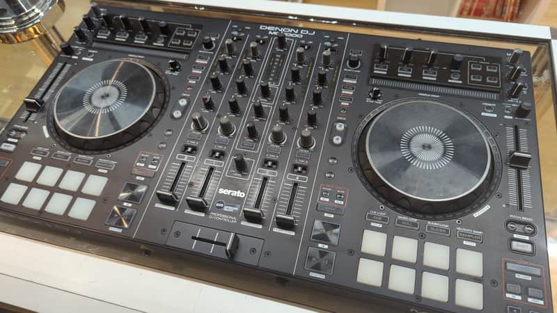 Denon MC7000 4-Channel DJ Controller 2010s - Black image 1