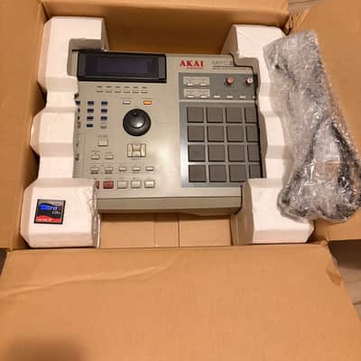 Akai MPC2000XL NEW SCREEN ORIGINAL BOX CF 8 OUTS ORIGINAL MANUAL MAX RAM image 13