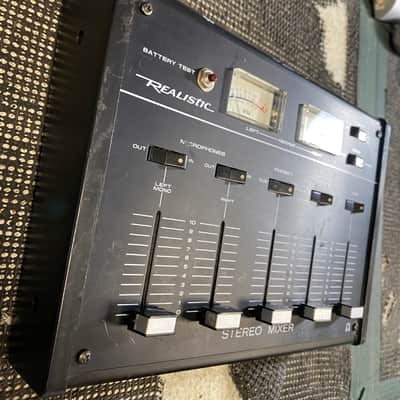 Realistic 4 Channel Stereo Mixer image 3