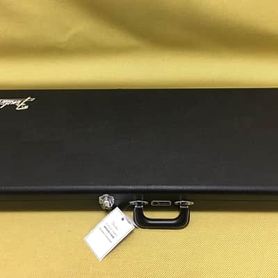 099-6126-306 Fender Classic Series Wood Case Mustang/Duo Sonic Black