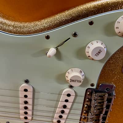 Fender 1964 Stratocaster Master Design Masterbuilt Greg Fessler 2006 - Gold Sparkle image 9