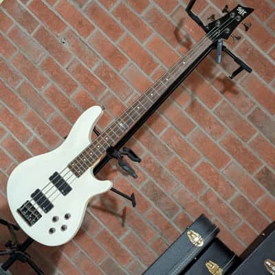 Schecter C-4 Deluxe 2023 - Present - White image 2