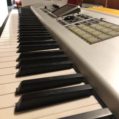 Roland Fantom-X8 Fully Weighted 88-Key Workstation Keyboard image 3