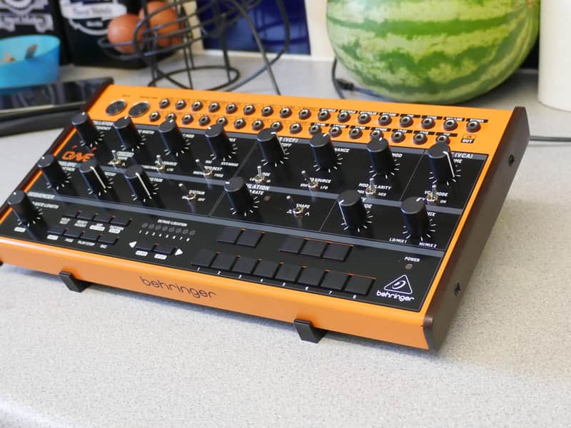 Behringer Grind Spice Crave Edge 22° Tabletop Desktop Studio Stand image 1