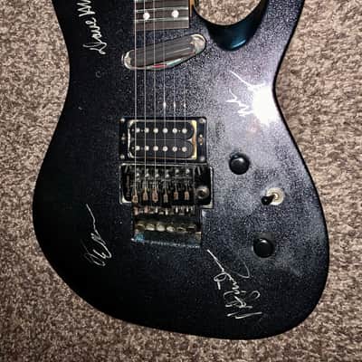 Kramer Proaxe standard electric guitar signed by Dave mustaine and megadeth hard shell case 1990's image 16