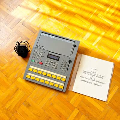 Alesis HR-16 High Sample Rate 16-Bit Drum Machine with original manual + original p.supply and blue led display!