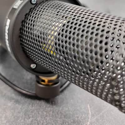 Shure SM7B Cardioid Dynamic Microphone 2001 - Present - Black image 10