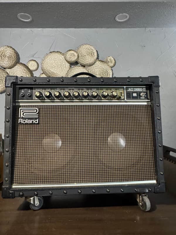 Roland JC-77 Jazz Chorus 80-Watt 2x10" Guitar Combo