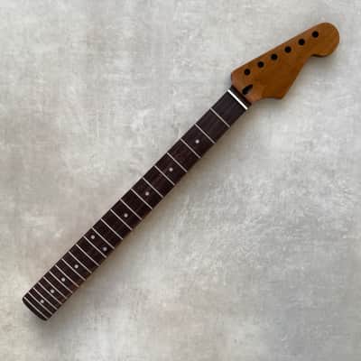 Roasted Maple / Rosewood Stratocaster neck - Nitro Satin - SS Frets - Bone nut image 2