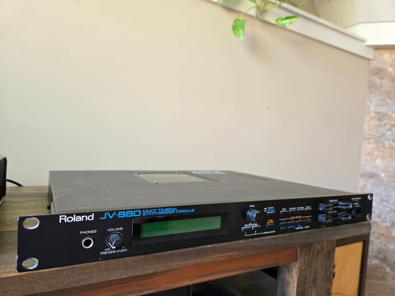 Roland JV-880 Multi Timbral Synthesizer Module | Reverb Canada
