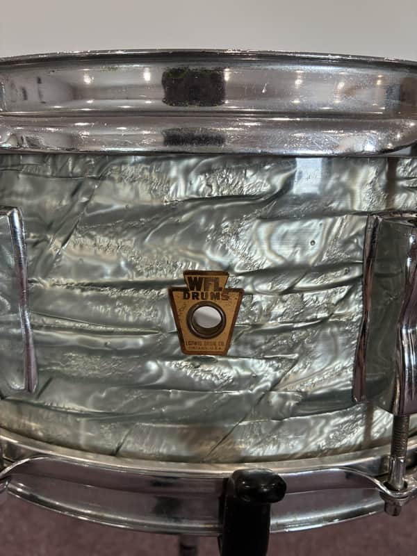 WFL  Super Classic Snare Drum 14x5.5" - Sky Blue Pearl