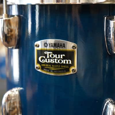Yamaha Tour Custom 10" Maple Tom w/ YESS Mount - Blue Lacquer Finish | 8x10" image 4
