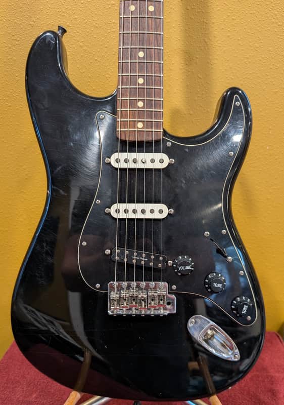 Fender Classic Series '70s Stratocaster with Rosewood Fretboard 2002 - Black w Seymour Duncan gig bag & locking strap image 1