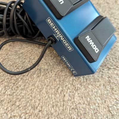 Behringer FS112V - Blue image 6